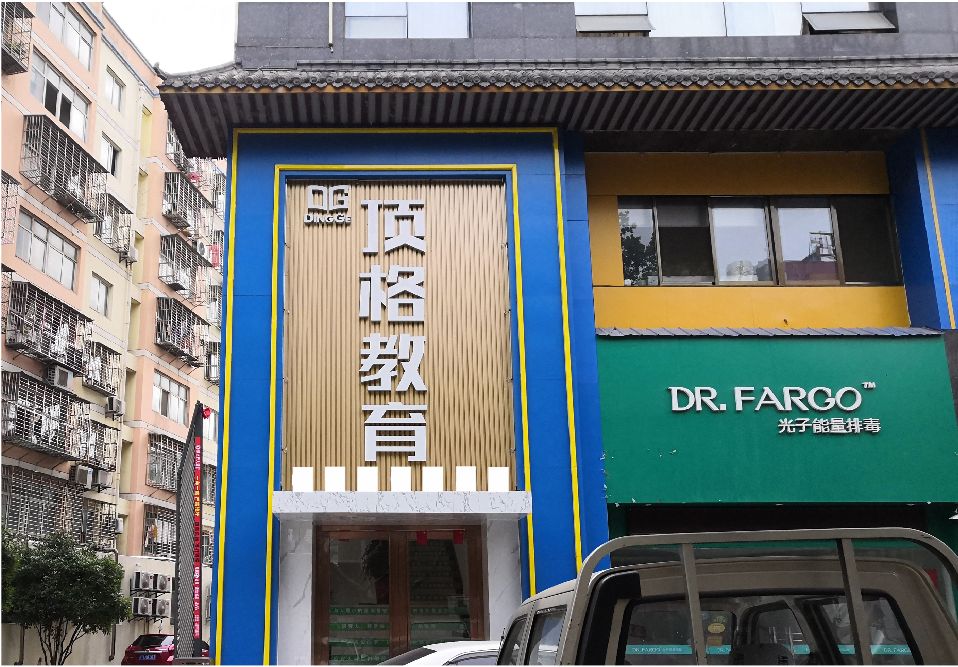 潜山门头设计要符合门店特色。