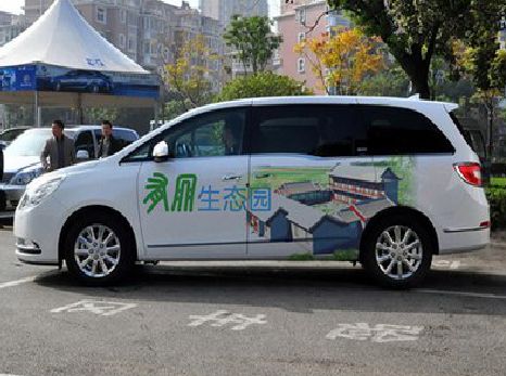 潜山户外车贴喷绘如何保持效果?