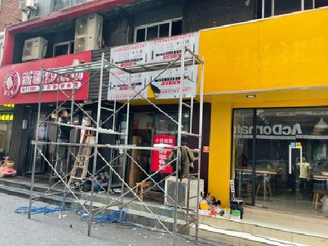 潜山制作广告招牌如何避免它发黄？